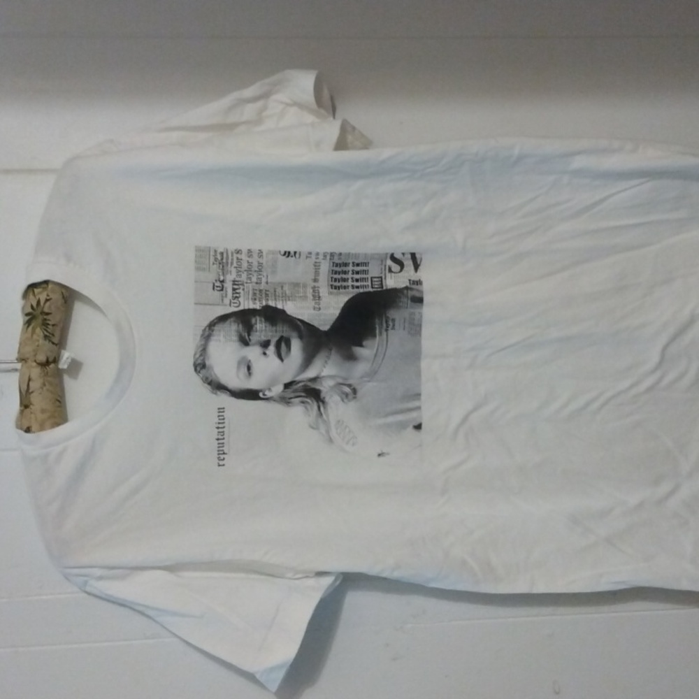 Taylor Swift Reputation Shirt Medium